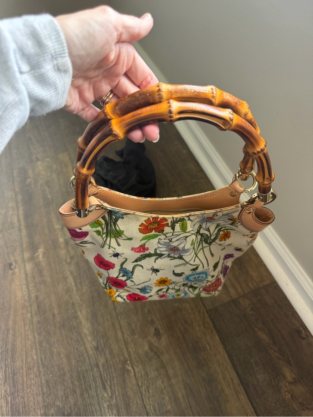 LAST CALL! Vintage Floral Bamboo-Handle Gucci Bag - Picture 6 of 8